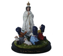Est�tua Nossa Senhora de F�tima com Pastores 7cm Resina