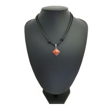 Cord�o Com Pir�mide de Pedra do Sol