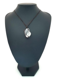 Colar de Pedra Cristal Macram�
